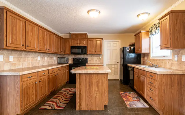 Paint or Replace? How to Decide What Your Kitchen Cabinets Need